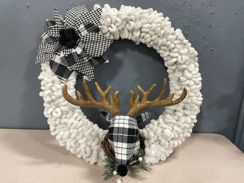 Buck Christmas Wreath (T2)