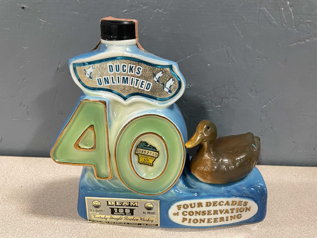 1977 Jim Beam Ducks Unlimited 40th Anniversary Mallard Hen Decanter (T5)