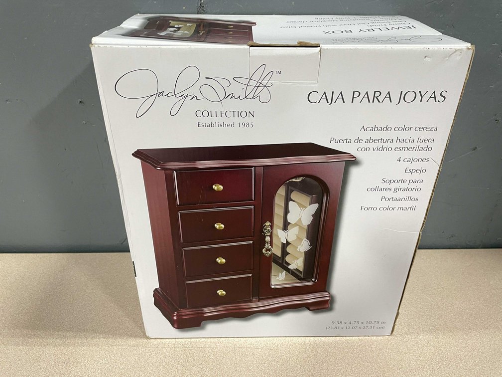Vintage Jaclyn Smith Jewelry Box (T5)