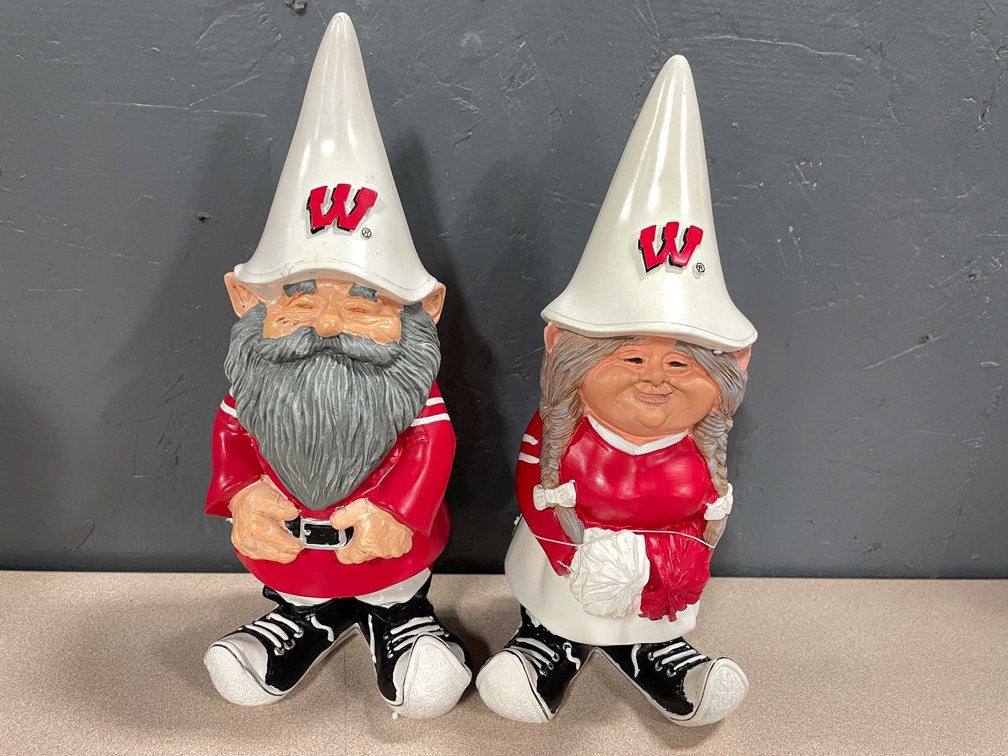 Wisconsin Badgers Mr. and Mrs. Garden Gnome Set (T5)