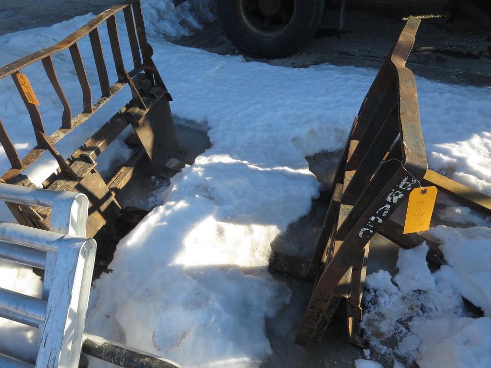 Universal Skid Steer Mount Pallet Forks