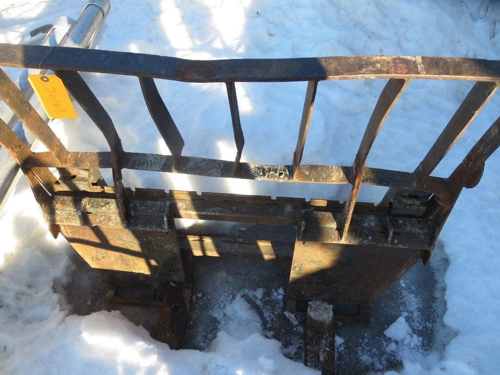 Universal Skid Steer Mount Pallet Forks