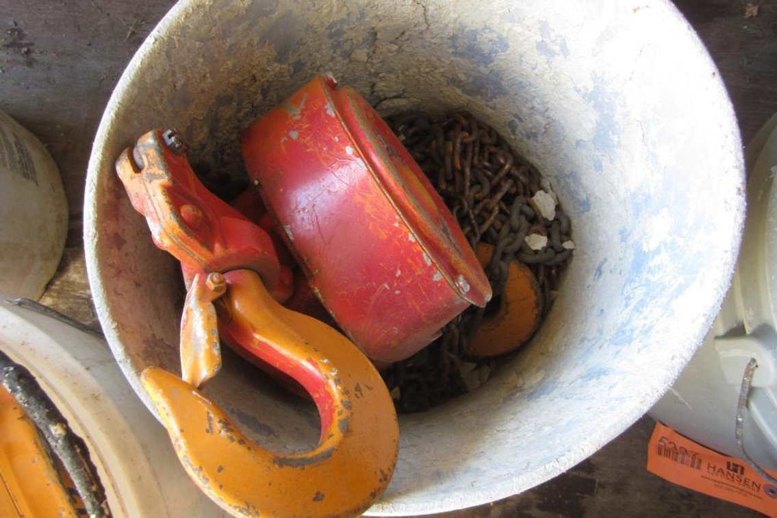 Chain Hoist in Bucket