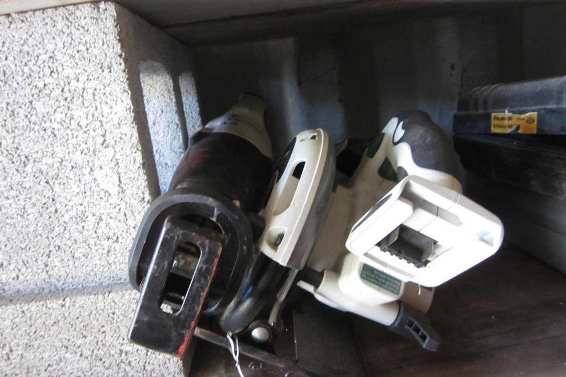 (2) Battery Operated Master Force Tools