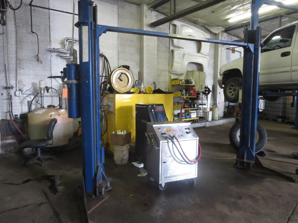 Power Lift OHA 7000 Automotive Lift, 7,000 Lb Lift Capacity, SN GJ4228, SN GD3179