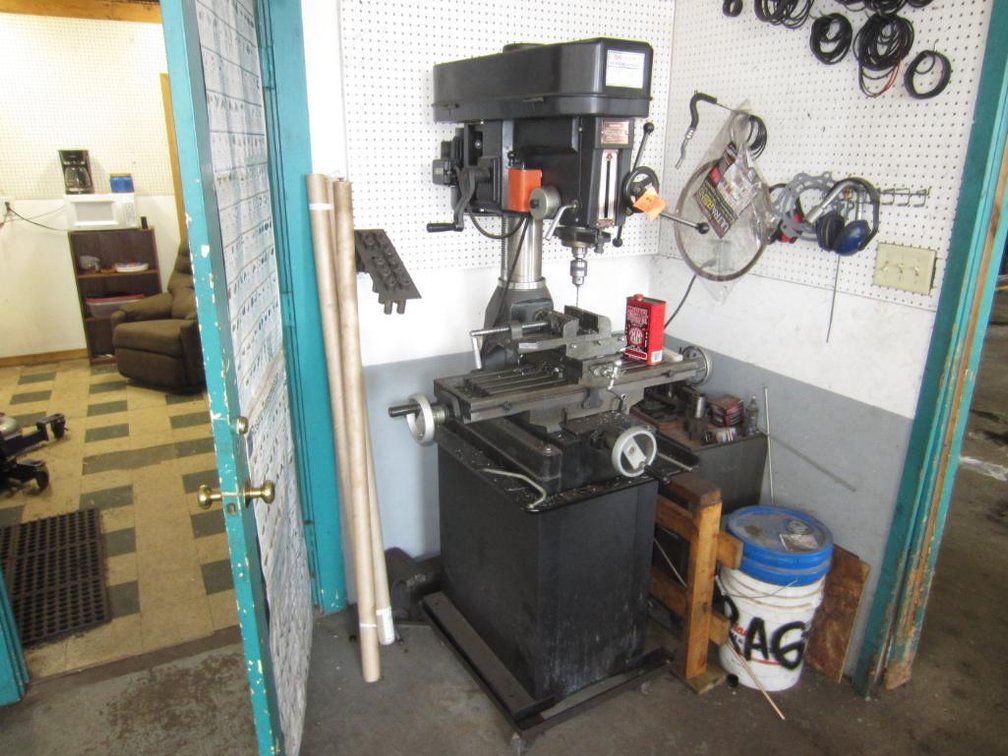Cal-Hawk Milling and Drilling Machine with 2 Hp Electric Motor, Model RF-30, SN997769