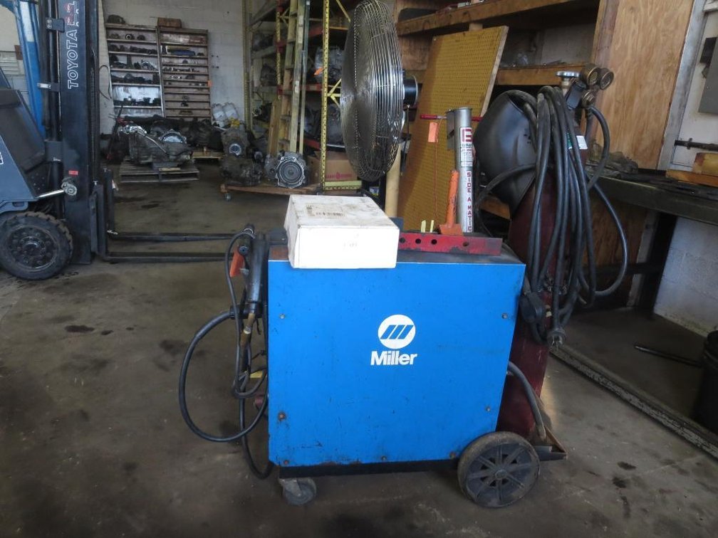 Miller Millermatic 200 DC Arc Welding and Wire Control Feeder System, SN JG062377