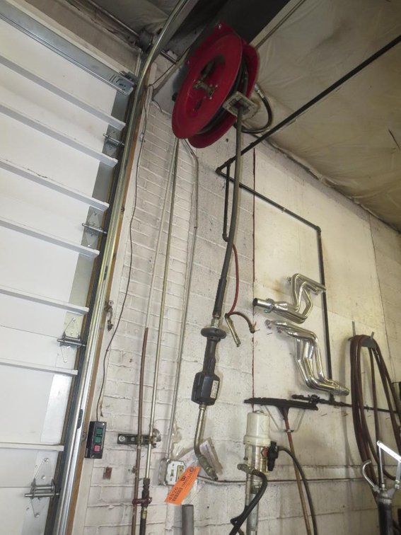 Hose Reel with Graco Oil Dispensing Nozzle, Unknown Length of Hose