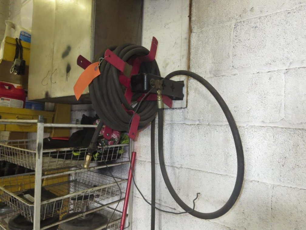 Manual Hose Reel with Mounting Bracket, Unknown Length of Hose