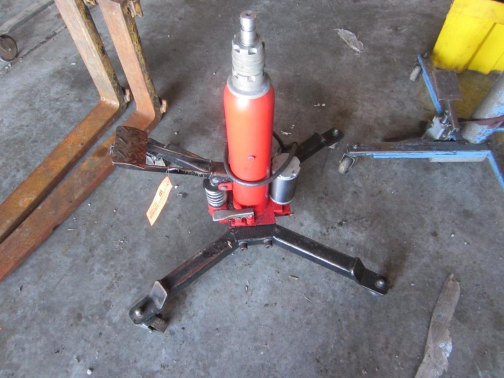Manual or Air Over Hydraulic Transmission Jack