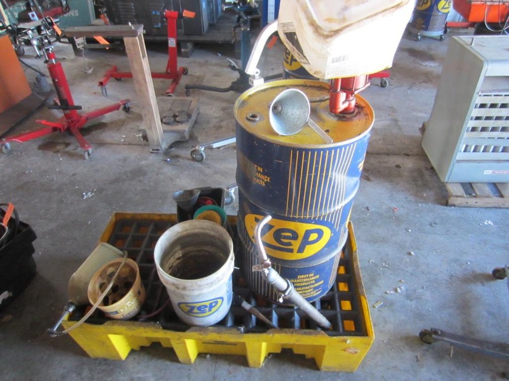 Eagle Containment Pallet with 35 Gallon Barrel and Hand Pump