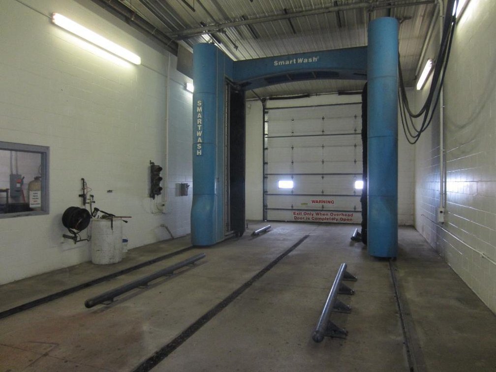 2007 Whiting System Automatic Truck Wash With Extendable Side Brushes (Located in DePere, WI)