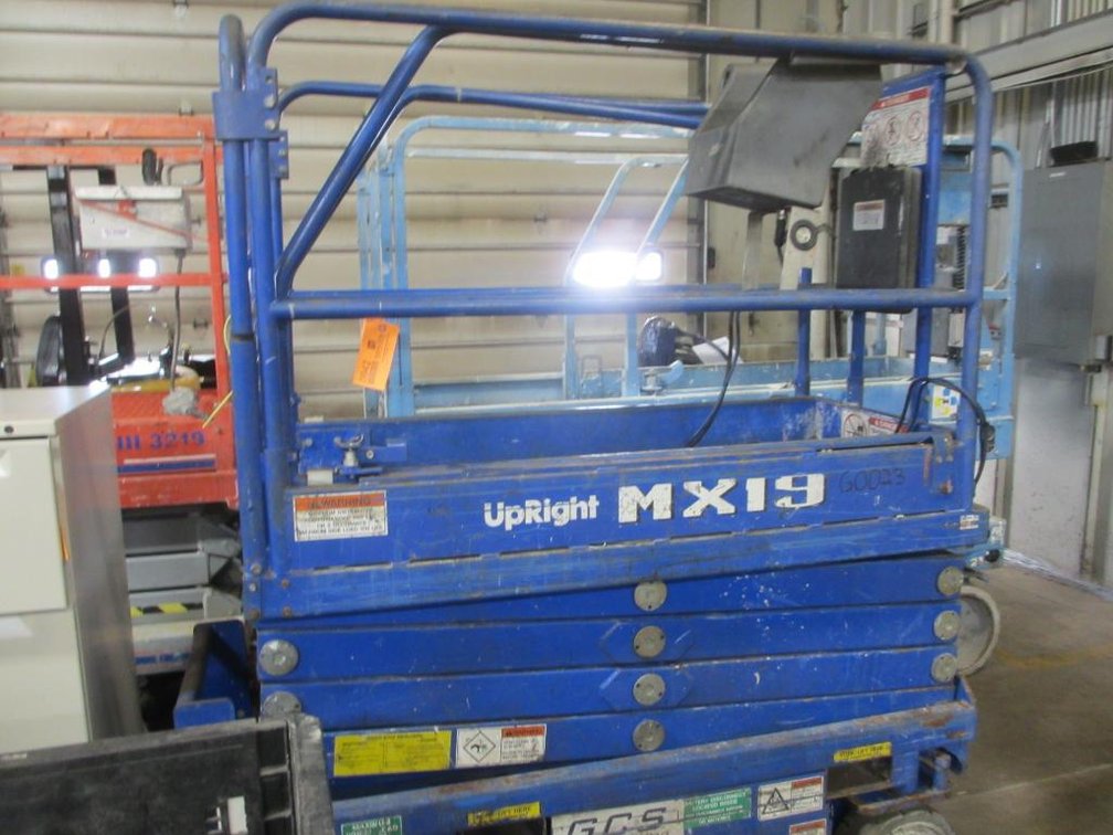 Upright 19' Scissors Lift