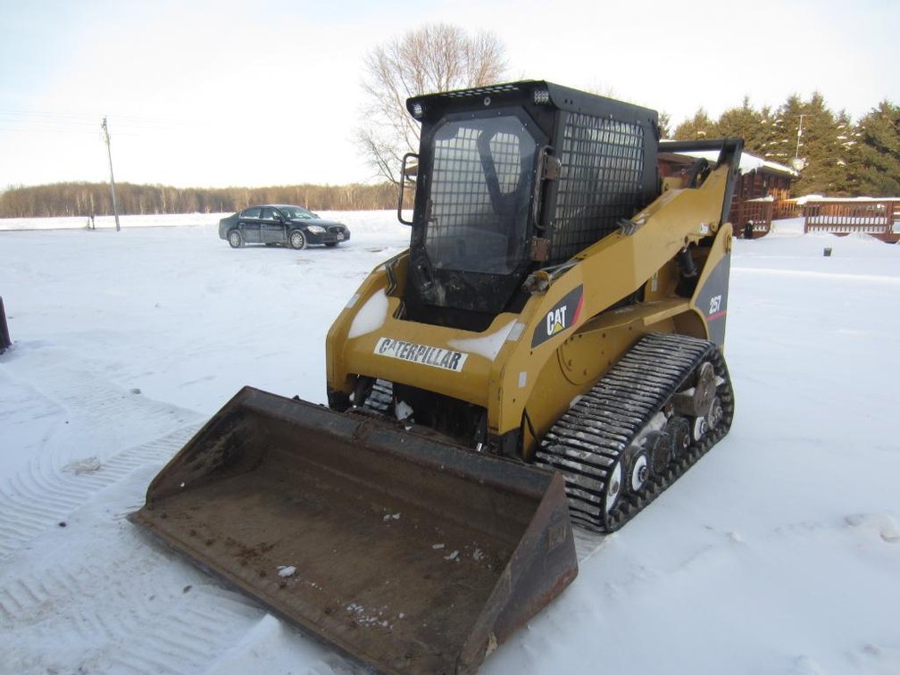 Cat 257, Pro ID Number CAT00257ACMM00628, Hour Meter Not Accurate, Less Than An Hour On Left Side Track Motor, Has Heat. Spencer WI. For Questions Or Showing Call 715-207-7129.