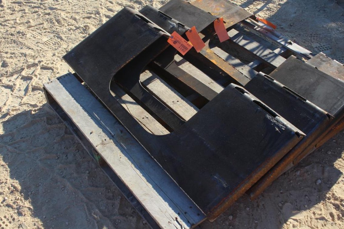 (1) Skid steer mount quick attach weld-on plate, Unused (Downing, WI)