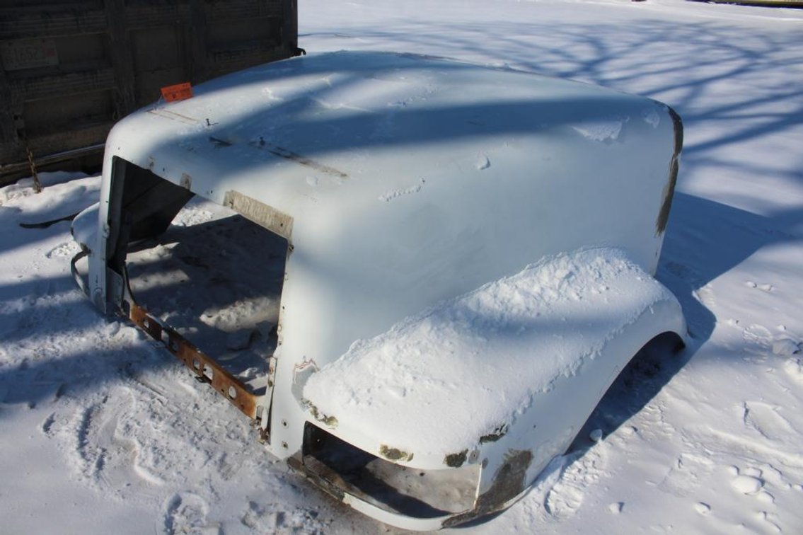  International 9400 Eagle truck hood, (Downing WI)