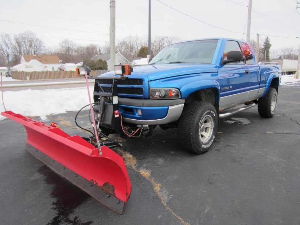 1998 Blue Dodge Ram 2500 4x4 Standard Cab with Plow (VIN 1B7KF23Z9WJ139611)Runs and Drives as it Should