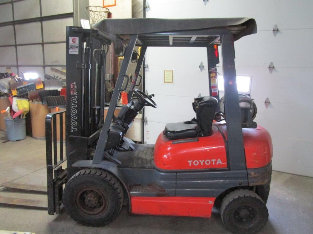 Toyota 4000 Lb. LP Forklift ** MUST STAY TILL END OF PICKUP THURSDAY**