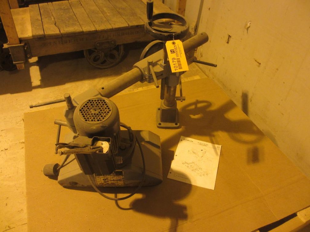 Delta Stock Feeder