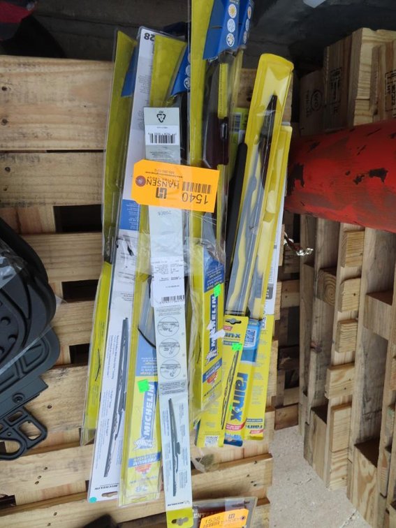 Windshield Wiper Blades - Qty ~ 20