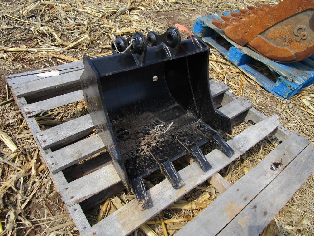 CAT Mini Excavator 18" Bucket