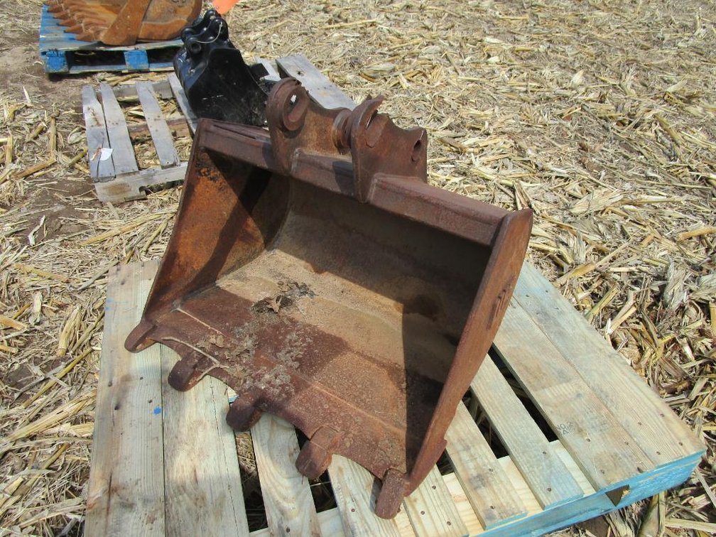 WB Model V1027, 29" Mini Excavator Bucket