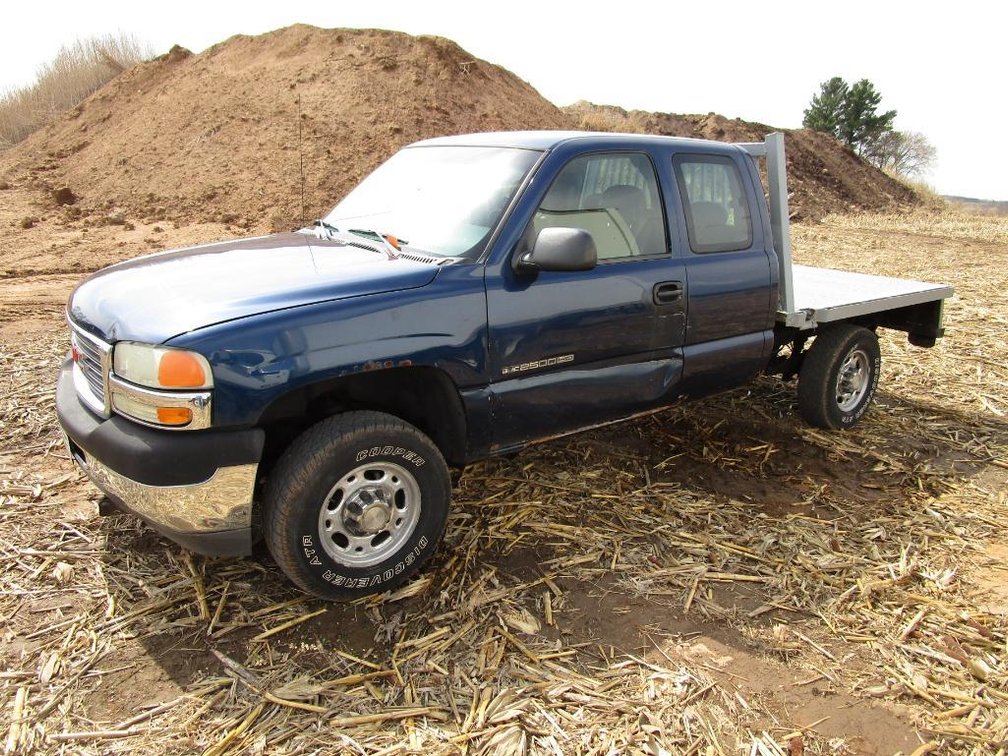 2002 GMC 2500, Extended Cab, Flat Rack, 6.0 L Engine, A/T, 4X4, VIN 1GTHK29U22Z275186