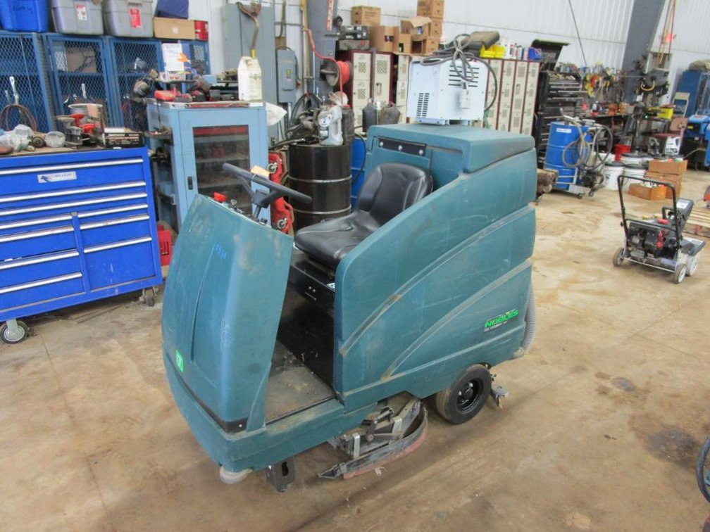 Nobles EZ Rider Hp 36 Volt Electric Floor Sweeper / Scrubber