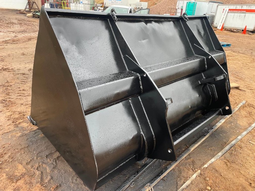 Telehander or End Loader 4 Yard Bucket with Cutting Edge