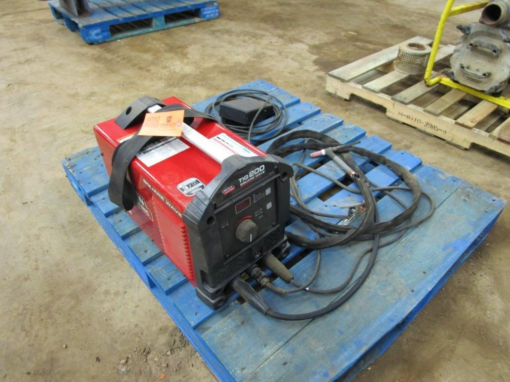Lincoln TIG 200 Square Wave Tig Welder, sells with 2 power cords