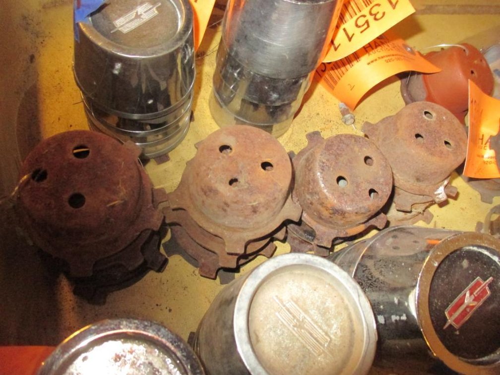 (14) Center Cap Mounting Brackets