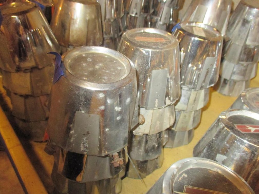 (12) Cutlass Center Caps