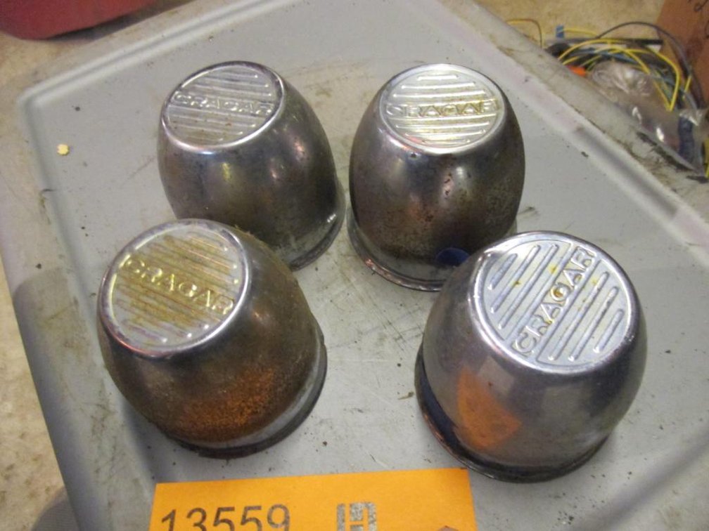 (4) Cragar Center Caps