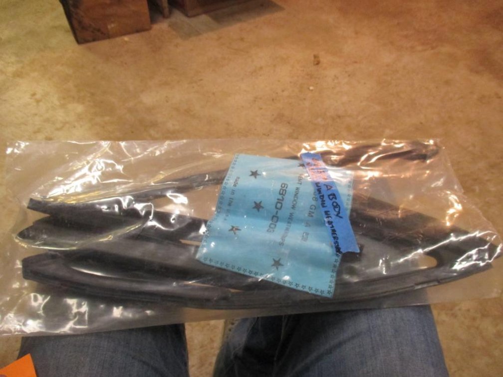 68 GM A Body Vent Window Weather Strip (B)