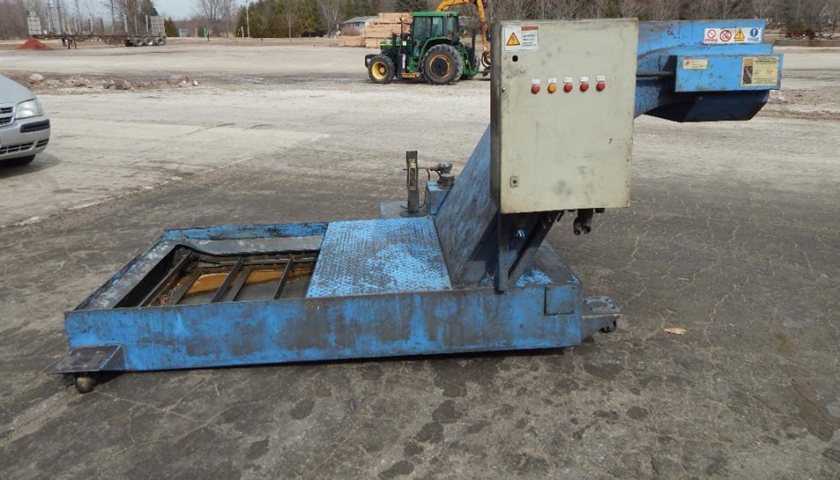43in. X 10FT. Rolling Chip Conveyor 40in. High with a 3HP Re-circulating Pump (Francis Creek, WI)