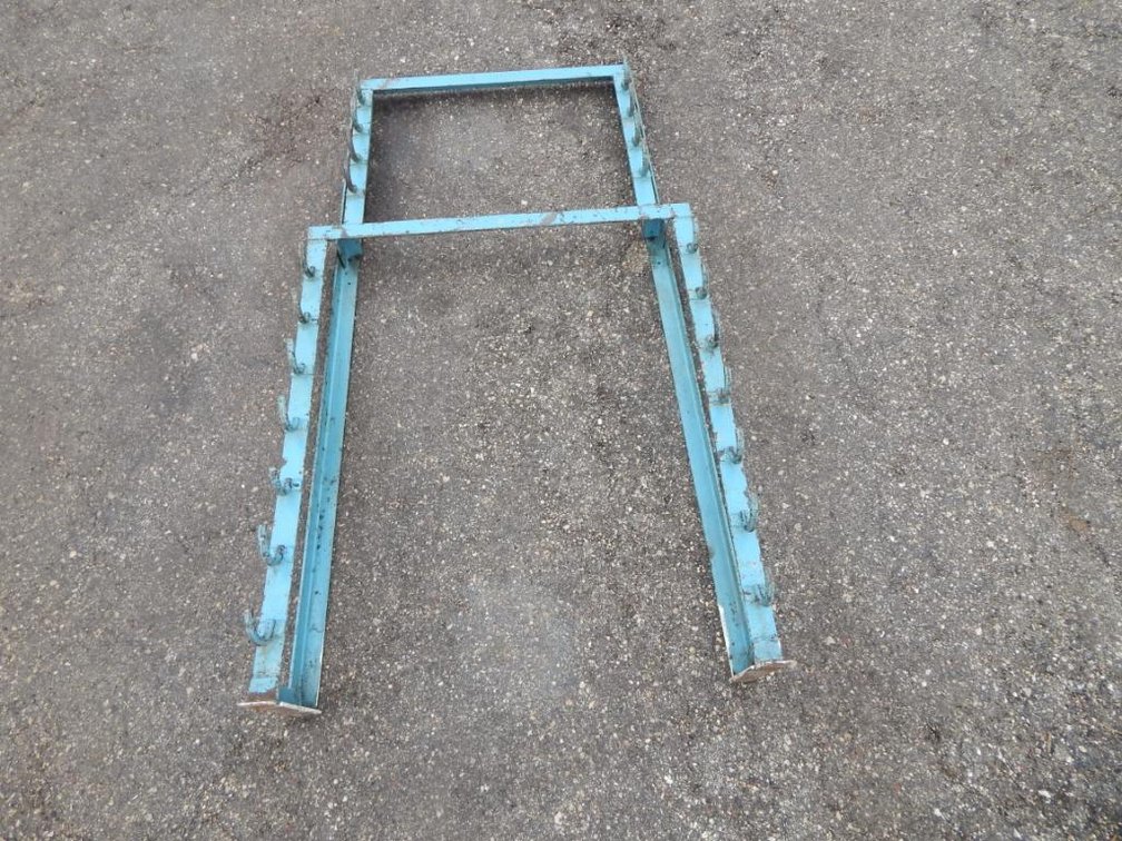 Metal Pipe/Tube Racking 72-1/2in. High Top 33-1/4in. Wide Bottom 39-1/4in. Wide 3in. Diameter Holders (OS)