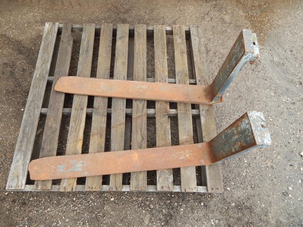 (2) Forklift Tines 41-1/2in. Long 16-1/2in. In Between Mounting Tabs (OS)