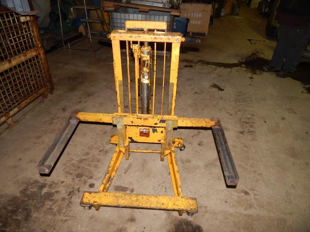 Hein-Werner Model 57 Series 1 Hydraulic Jack 3000LB. Capacity (OS)