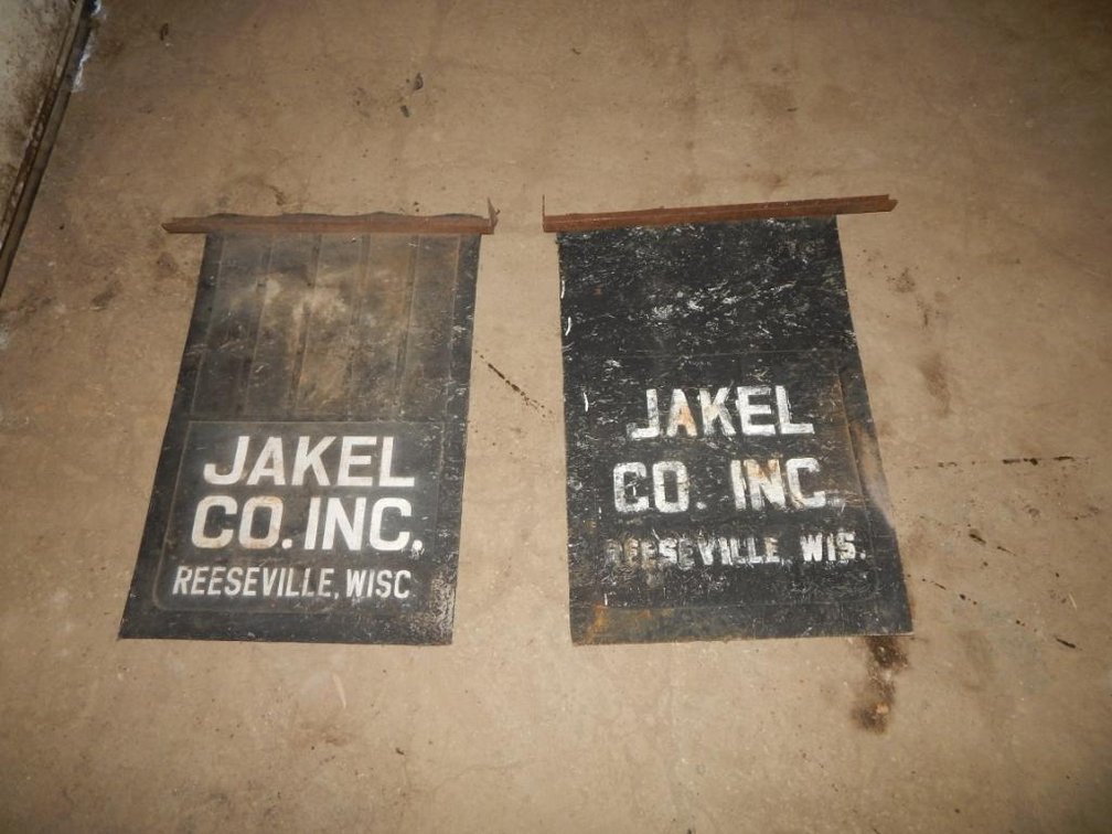 Pair of Semi-tractor Mud Flaps 35-3/8 X 29-3/4in. Over All Dimensions (PR16)