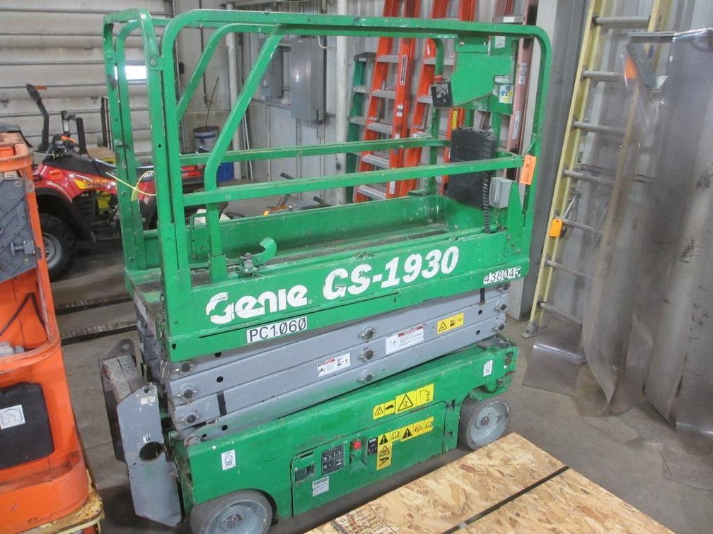 2013 Genie Model 6S1930 19' Scissor Lift