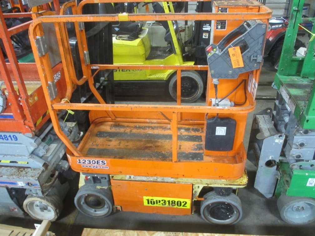 2013 JLG Model 1230ES Platform Lift