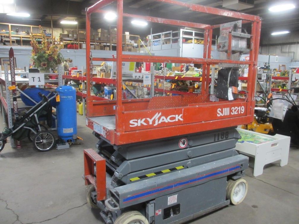 SkyJack Model 3219 Scissor Lift