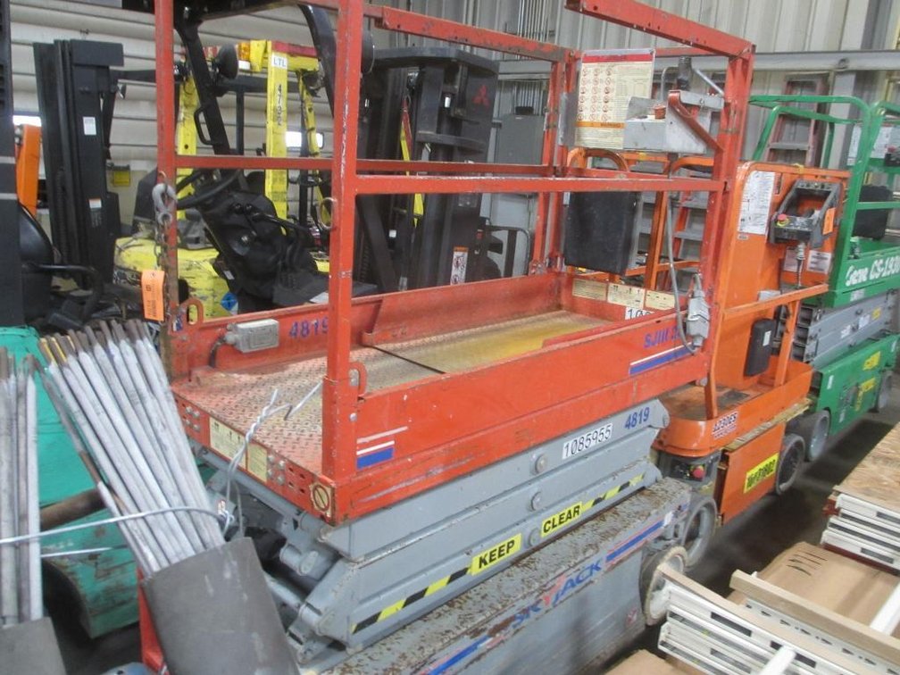 Skyjack Scissor Lift