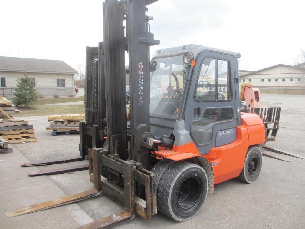 Toyota 8000 lb. Capacity Forklift