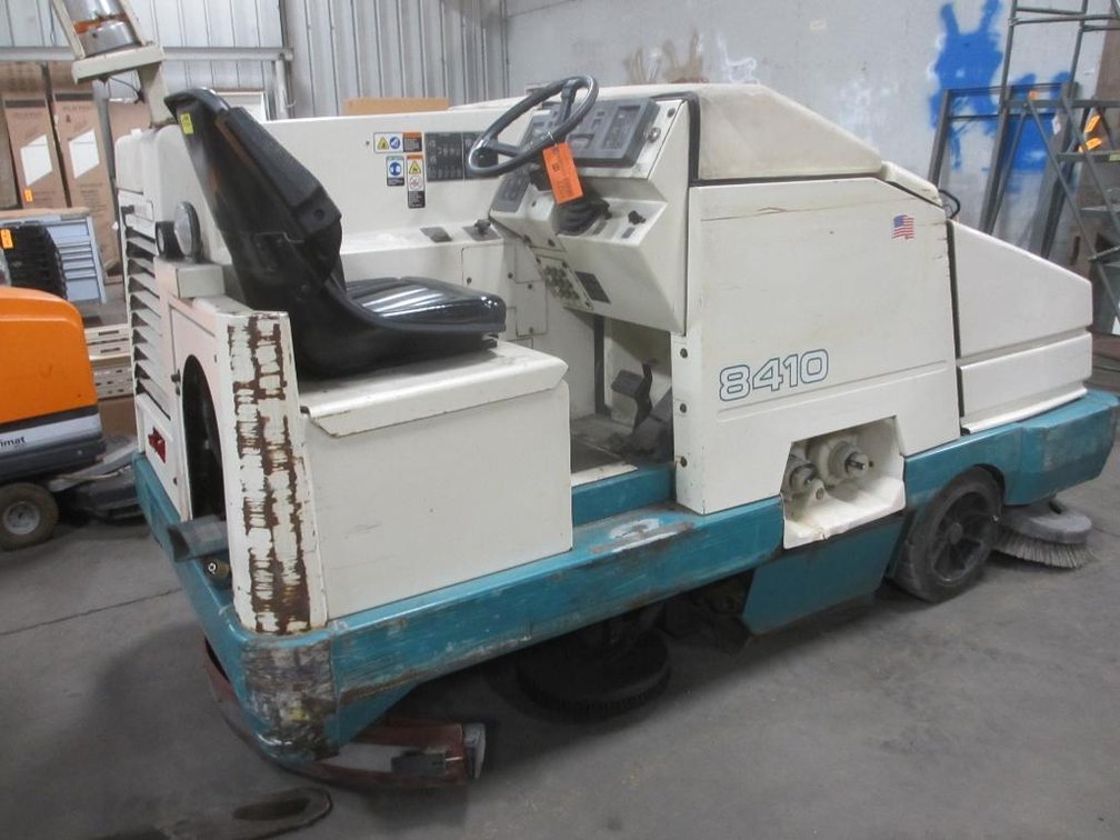 Tennant Sweeper/Scrubber