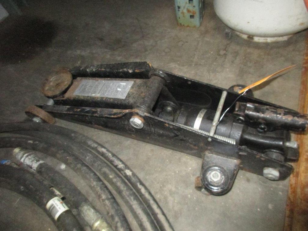 2.5 Ton Floor Jack  (CW)
