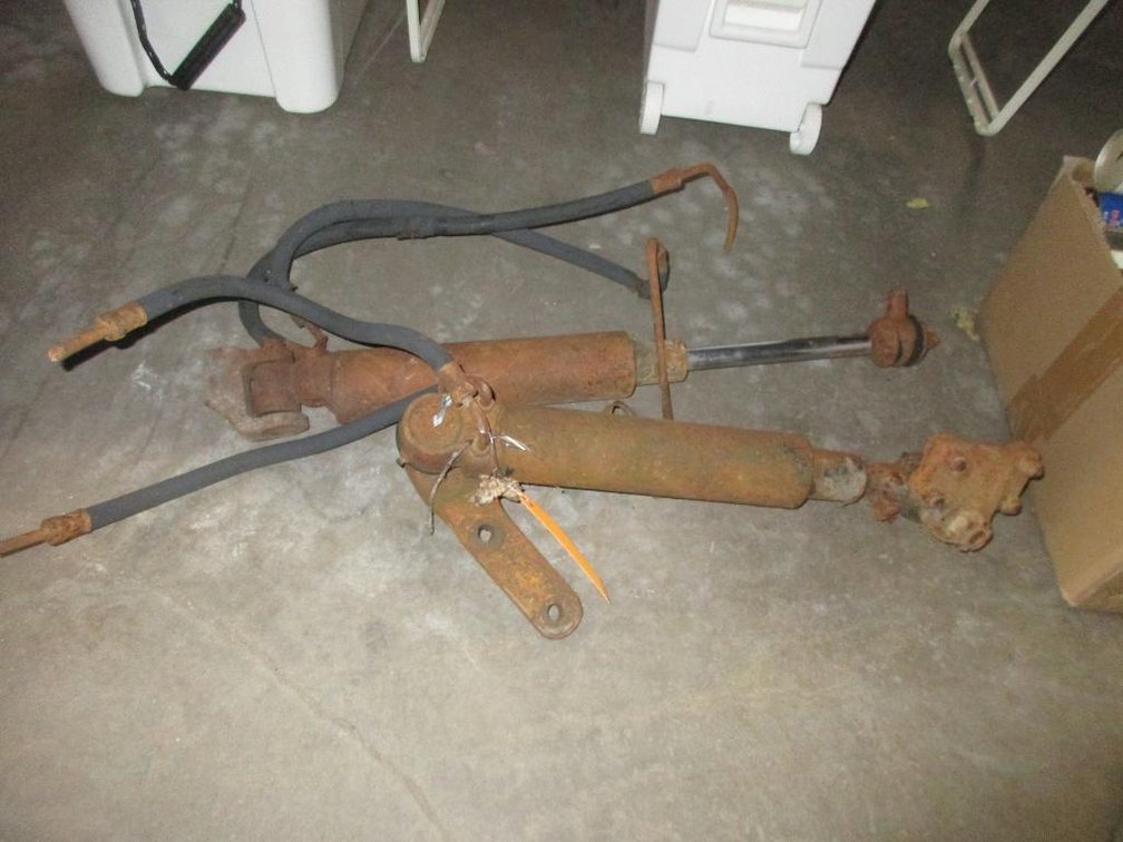 (2) Tractor Hydraulic Steering Cylinders (T16)