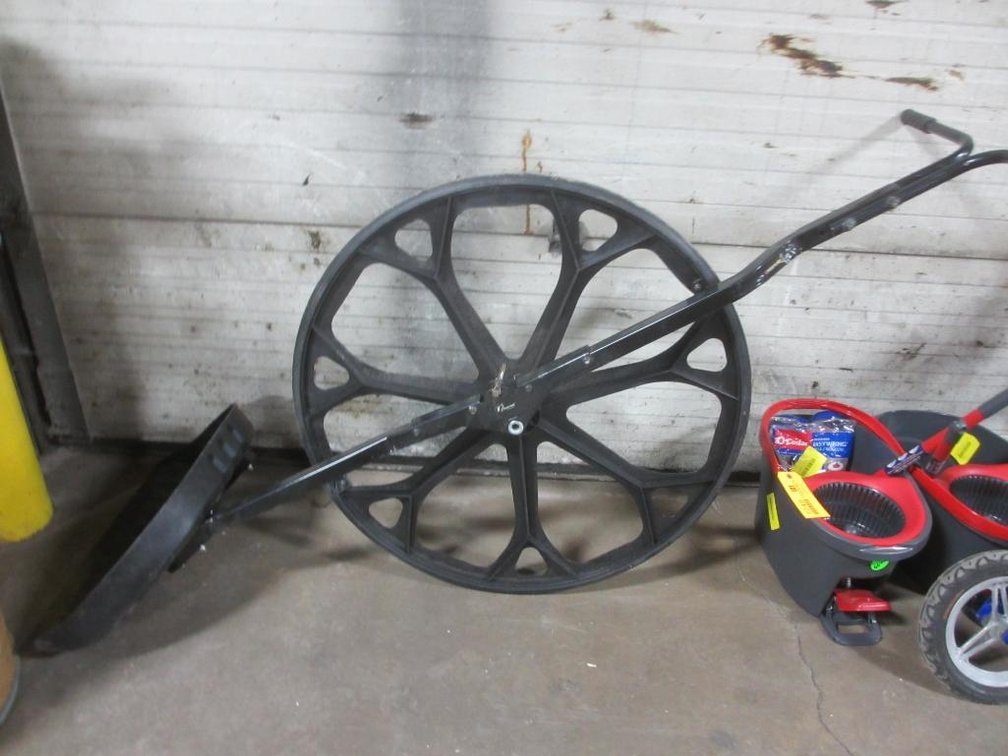 Snow Wolf Wheeled Shovel (D)