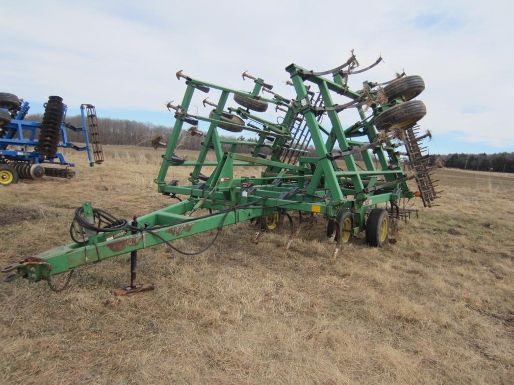John Deere 980 Field Cultivator