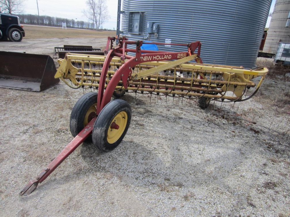 New Holland 258 Rollabar 5-Bar Rake
